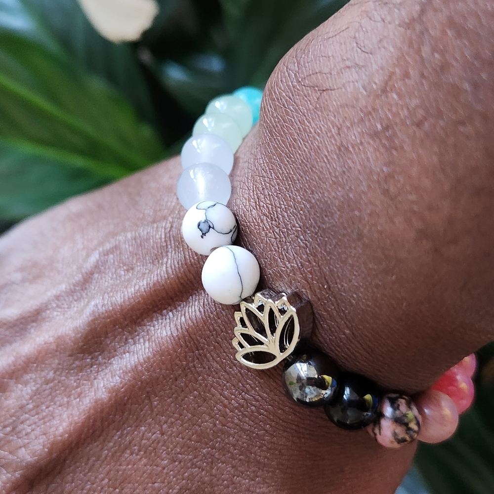 NWOT Lotus Crystal Bracelet - Picture 2 of 3